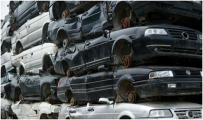 航拍汽車墳場(chǎng) 層層堆積猶如樂高玩具搭積木